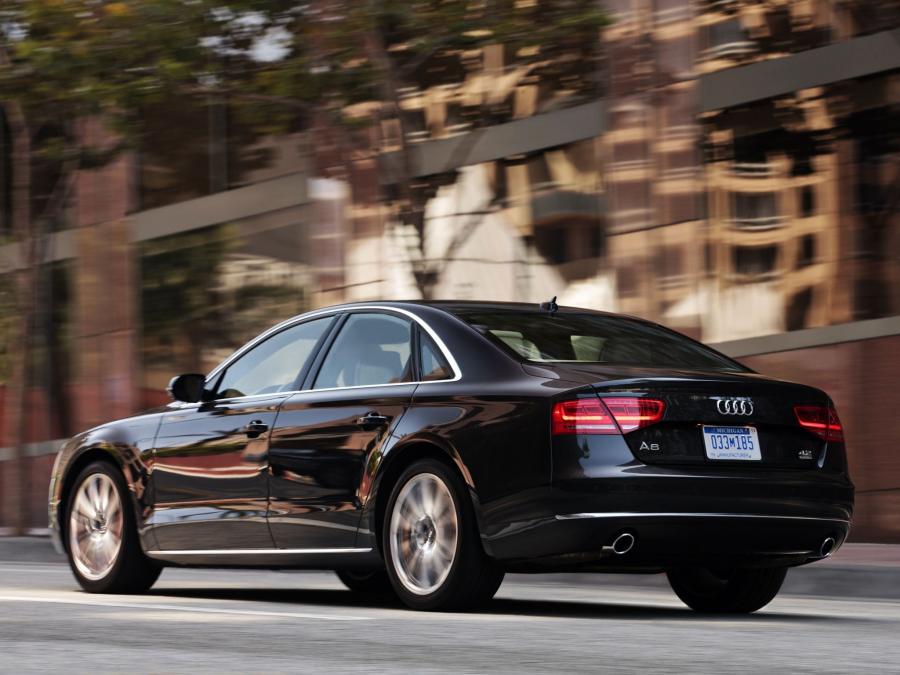  Audi A8 4.2 FSI Quattro (D4) 2010 года  (NA) (фото 3 из 6)